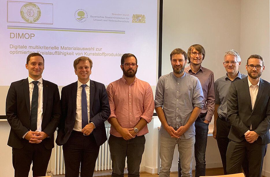 Beim Auftakttreffen zum Projekt DIMOP (v.l.): Norman Pytel und Axel Winkelmann, beide Uni Würzburg, Roberto Molteni von der Firma ALLOD Werkstoff GmbH & Co. KG, Hermann Achenbach und Jan Werner vom SKZ, Thomas Zeiler von der MAINCOR Rohrsysteme GmbH & Co. KG, Tobias Prätori, Uni Würzburg.