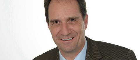  Prof. Dr. Michael Pflüger (Bild: Uni Würzburg)