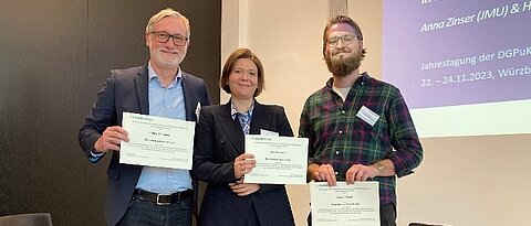 Von links: Prof. Dr. Holger Schramm, Zoe Olbermann und Fabian Mayer (Bild: Uni Würzburg)